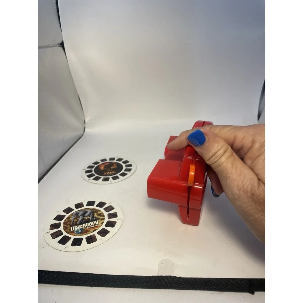 View-Master 3D Viewer Red Classic Retro  Toy 2020 With Trex , Discovery Slides